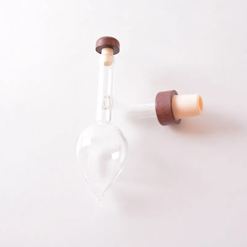 Portable Red Wine Aerator Round/Peach Shaped Transparent Red Wine Bottle Pourer and Quick Decanter Spout Glass Sobering Device